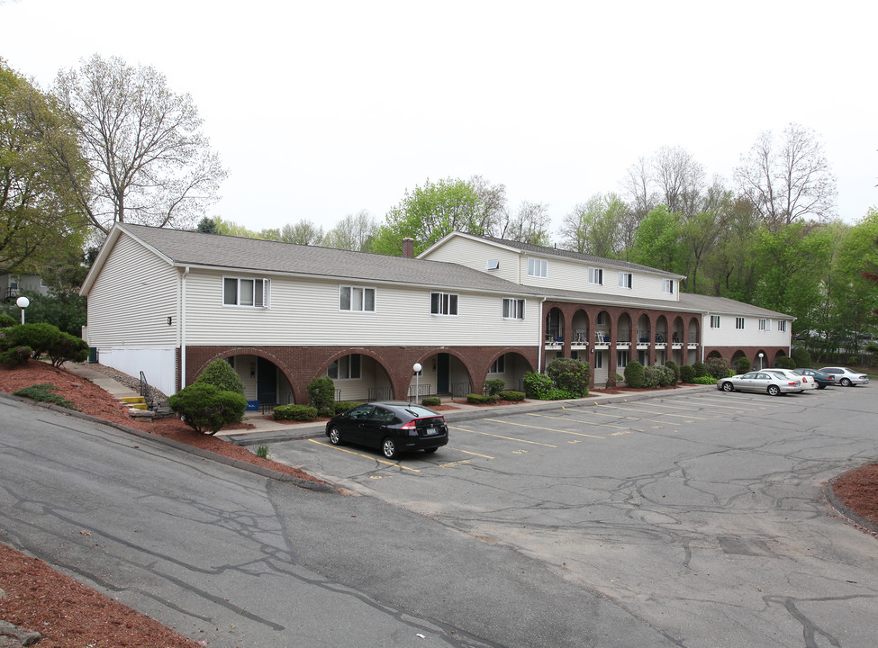 Portico Villa in Vernon Rockville, CT - Foto de edificio