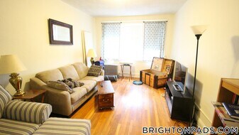 1810 Commonwealth Ave in Boston, MA - Building Photo