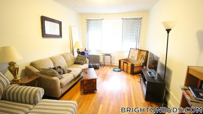 1810 Commonwealth Ave