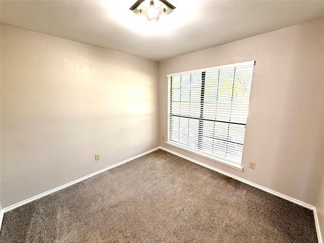 1321 Chicota Dr in Plano, TX - Foto de edificio - Building Photo