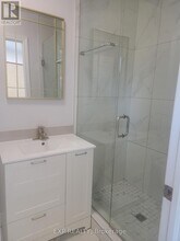 499 Sherin Dr in Oakville, ON - Building Photo - Building Photo