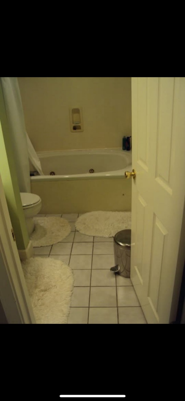 2730 Brownsboro Rd, Unit 136 in Louisville, KY - Building Photo - Building Photo