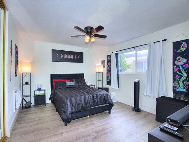 1627 Pentecost Way in San Diego, CA - Foto de edificio - Building Photo