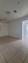 33 E 20th St, Unit 205 in Hialeah, FL - Foto de edificio - Building Photo