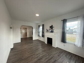 2523 Alvarado St in Oxnard, CA - Building Photo