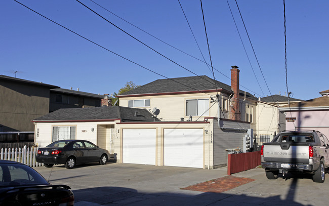 3685-3693 Maybelle Way in Oakland, CA - Foto de edificio - Building Photo