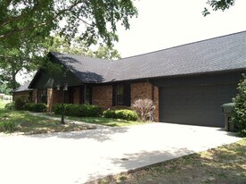 5750 Tryon Rd in Longview, TX - Building Photo