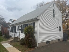 26 Albertson Rd in Hamden, CT - Building Photo - Building Photo