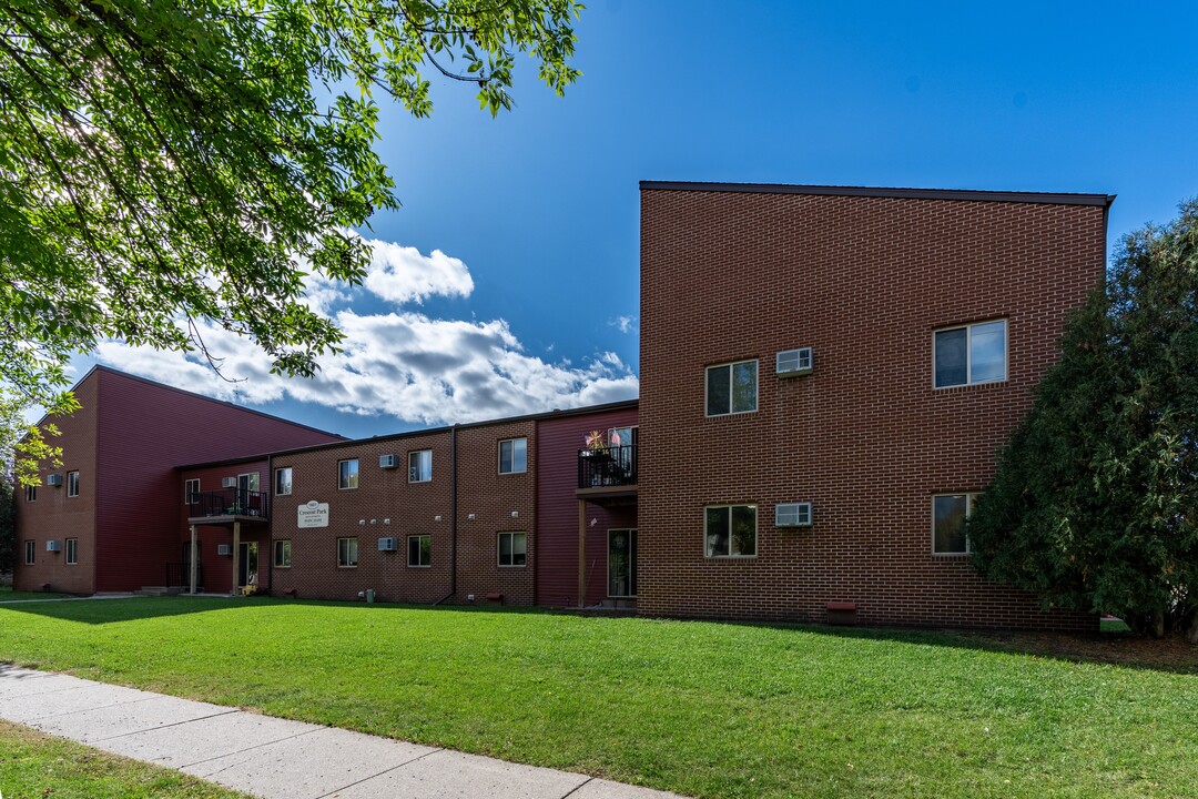 Crescent Park in Fargo, ND - Foto de edificio