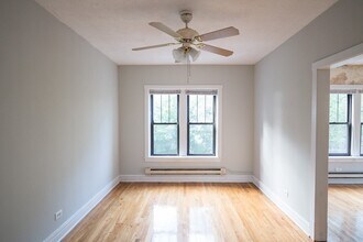 627 W Cornelia Ave in Chicago, IL - Building Photo - Building Photo