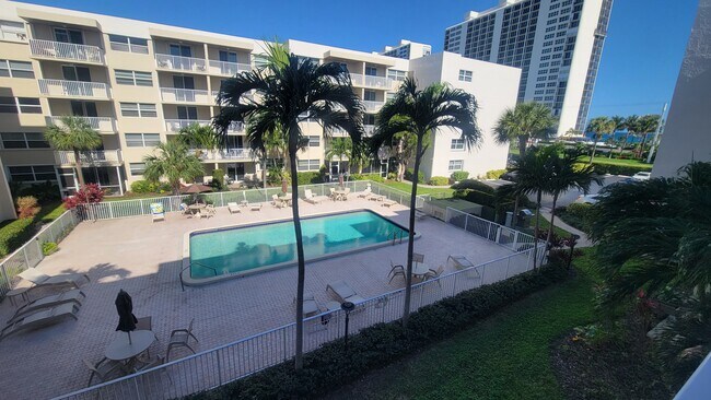 2929 S Ocean Blvd, Unit 306 in Boca Raton, FL - Building Photo - Building Photo