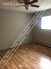 2301 W 14 Mile Rd in Royal Oak, MI - Building Photo - Building Photo