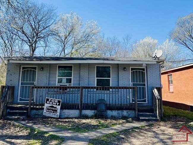property at 517 N Hawthorne St