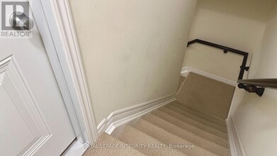 522 Clearbrook Dr in Ottawa, ON - Building Photo - Building Photo