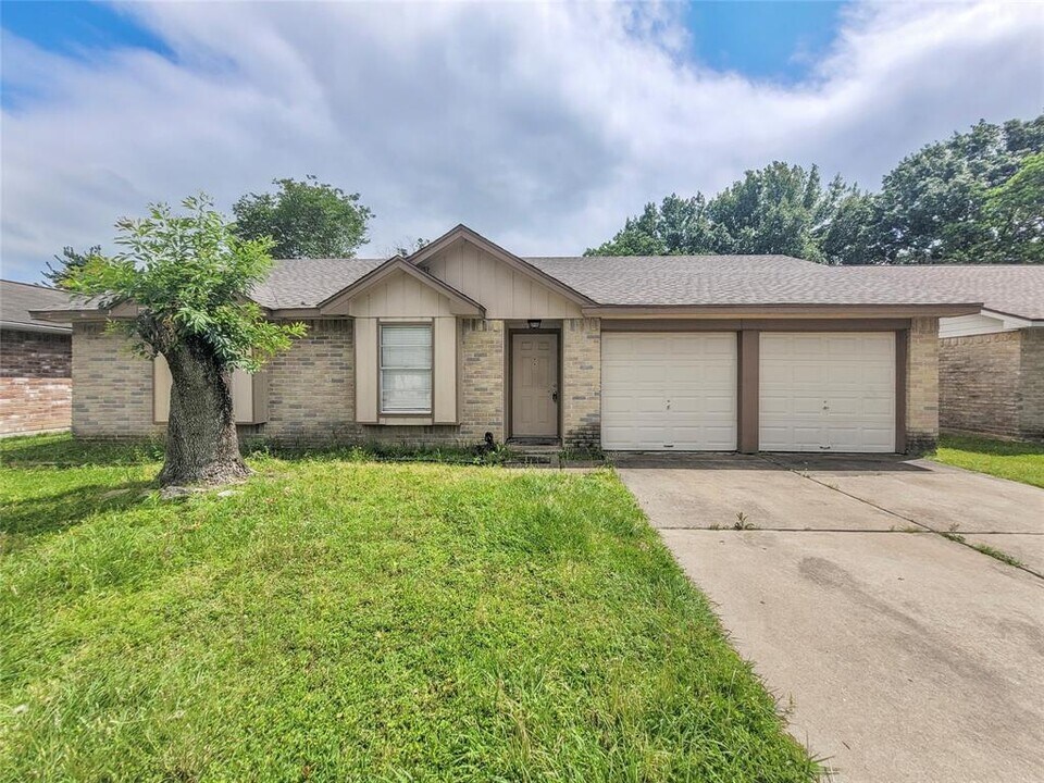 16343 Maplemont Dr Photo