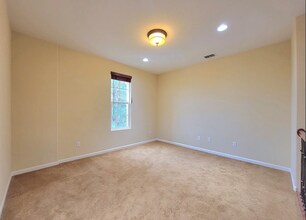 205 Barnhill Dr in Folsom, CA - Foto de edificio - Building Photo