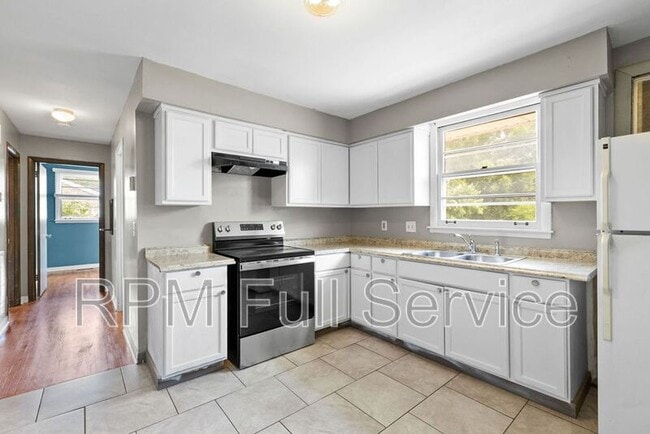 property at 3127 Larkspur Dr