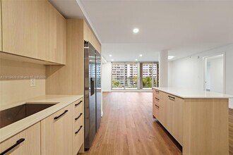 1500 Bay Rd, Unit N-0225 in Miami Beach, FL - Building Photo - Building Photo