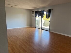 4515 California Ave, Unit 301 in Long Beach, CA - Foto de edificio - Building Photo