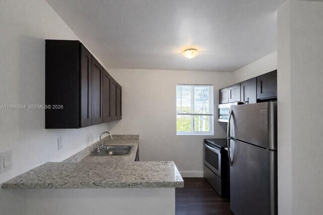 540 NW 7th St in Miami, FL - Building Photo - Building Photo