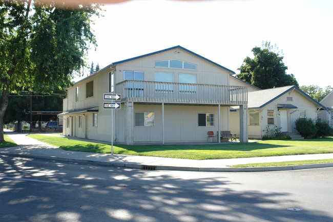 909 E Martin Luther King Jr Blvd in Yakima, WA - Building Photo - Building Photo