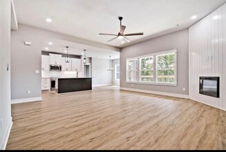 24 S Cheshnut Dr in Bella Vista, AR - Foto de edificio - Building Photo