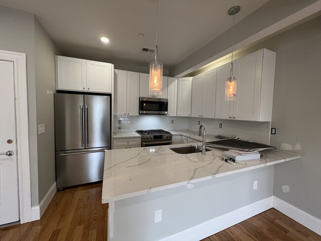 75 Pearl St, Unit 2