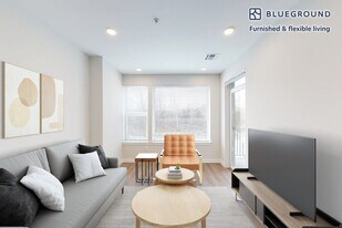 290 Mishawum Rd in Woburn, MA - Building Photo