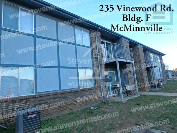 235 Vinewood Rd in McMinnville, TN - Building Photo
