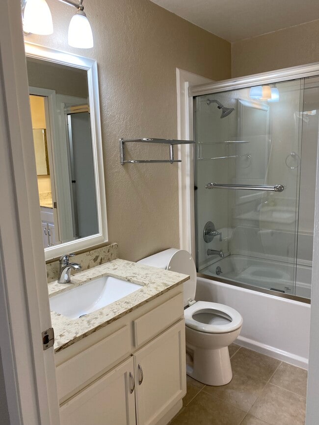 2055 Sierra Rd, Unit #12 in Concord, CA - Foto de edificio - Building Photo