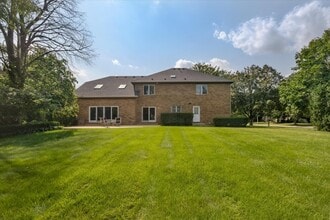 1055 Knollwood Ln in West Chicago, IL - Building Photo - Building Photo