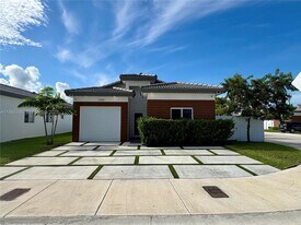 11620 SW 241st St in Princeton, FL - Building Photo