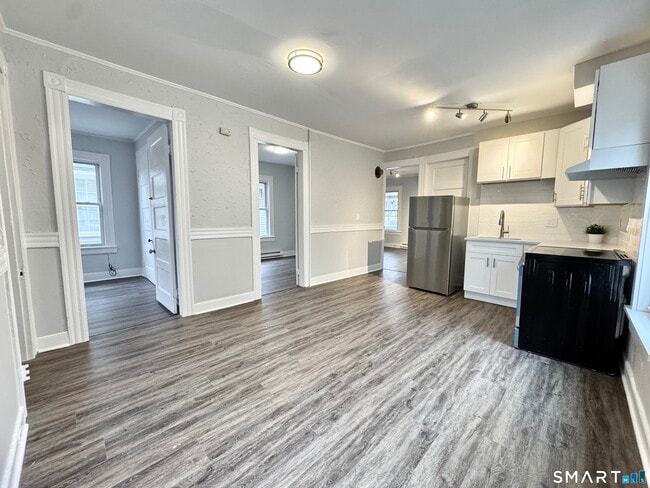 34 Hanford Ave in Bridgeport, CT - Building Photo - Building Photo