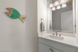 95 Anchor Ct in Marco Island, FL - Building Photo