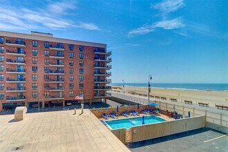 260 W Broadway, Unit 7G in Long Beach, NY - Building Photo - Building Photo