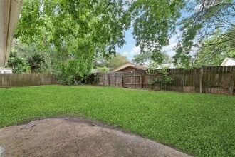 9910 Kent Towne Ln in Sugar Land, TX - Building Photo - Building Photo
