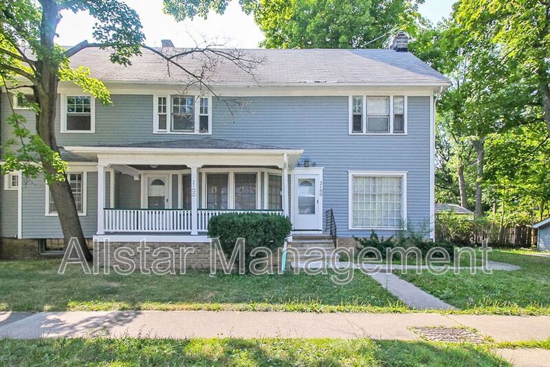 2100 Cottage Grove Ave in Cleveland Heights, OH - Building Photo