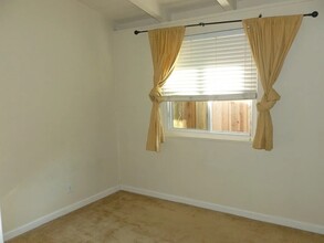 1230 Manzano Way in Sunnyvale, CA - Building Photo - Building Photo