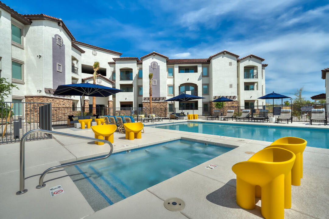 The Riley in Phoenix, AZ - Building Photo