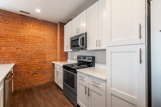 Hingetown Lofts in Cleveland, OH - Building Photo - Interior Photo