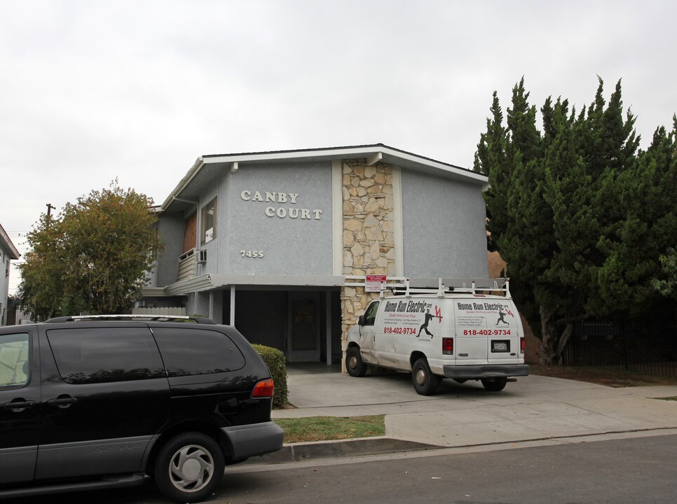 Canby Court in Reseda, CA - Building Photo