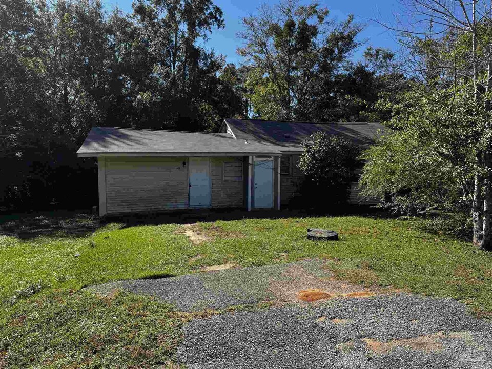 3645 Diamond St in Pace, FL - Building Photo