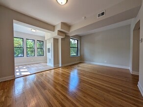 2323 N Kedzie Blvd in Chicago, IL - Building Photo - Building Photo