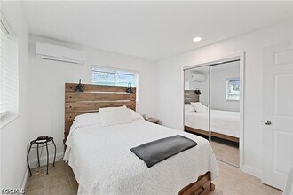 131 Eucalyptus Ct in Fort Myers Beach, FL - Foto de edificio - Building Photo