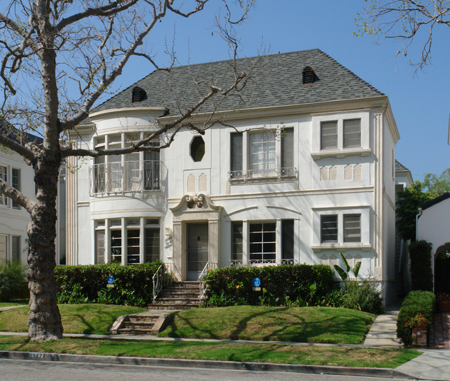 9945-9947 Robbins Dr in Beverly Hills, CA - Foto de edificio - Building Photo