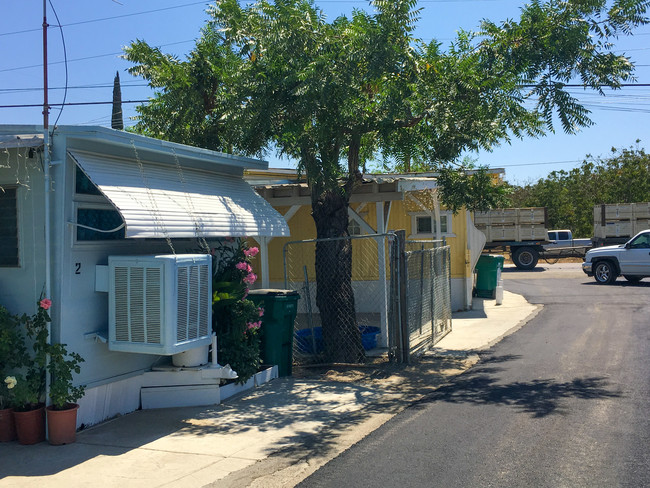 Shady Rest Mobile Home Park in Stockton, CA - Building Photo - Building Photo