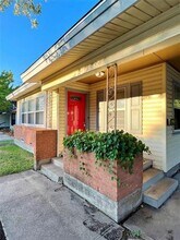 1319 N Clay St in Ennis, TX - Building Photo - Building Photo