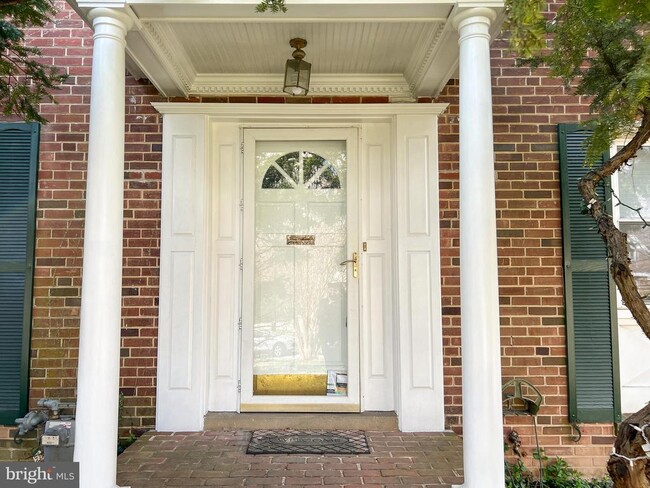 1004 Noyes Dr in Silver Spring, MD - Foto de edificio - Building Photo