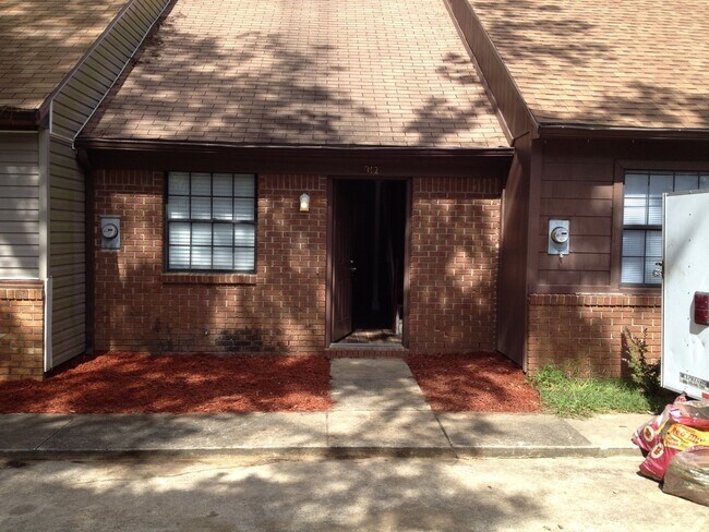 property at 912 S Lipona Rd