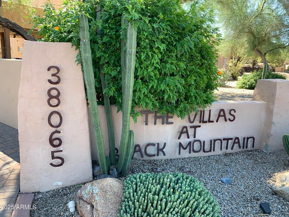 38065 N Cave Creek Rd in Cave Creek, AZ - Building Photo